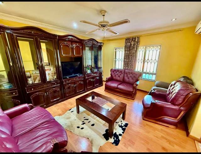 6 BEDROOM HOUSE FOR SALE IN HAYFIELDS